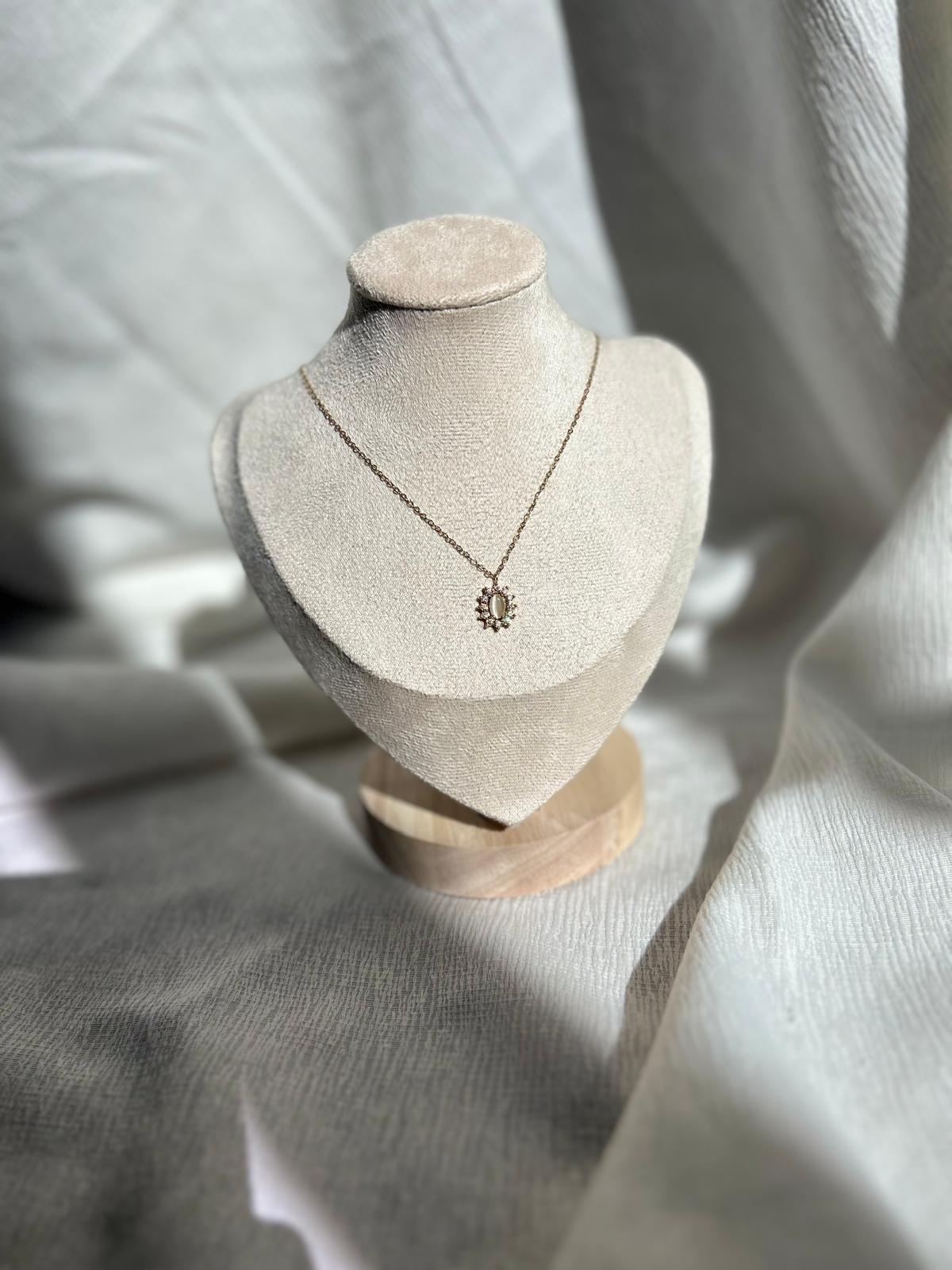 Collier Emma
